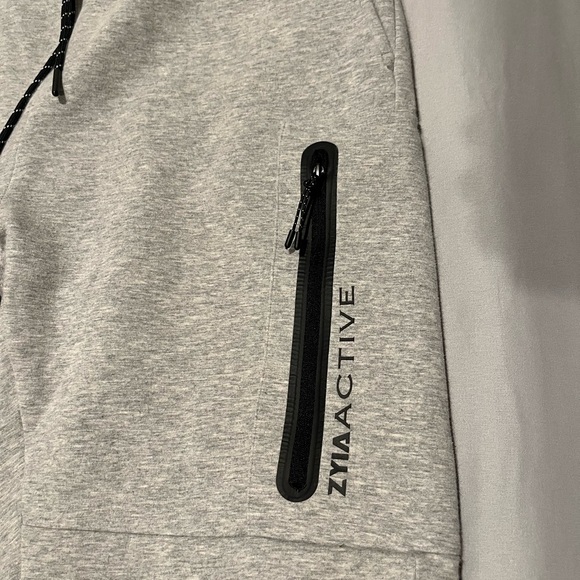 ZYIA Active USA Men's Gray Jogger Pants - Picture 2 of 6